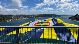 Fenerbahçe bayrakları köprülerde