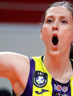 Voleybolda Üst Üste İmzalar Geldi