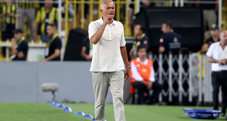 Mourinho’ya İlk Maçında İlk Sarı Kart!